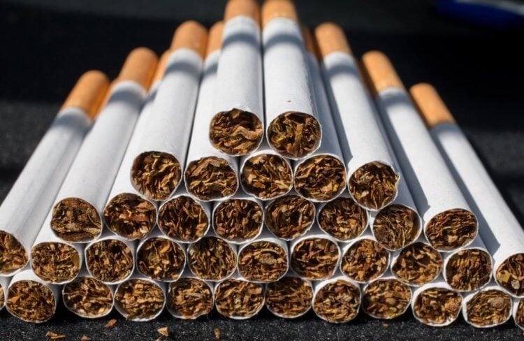 Никто не знает точный состав вейпов. В современных сигаретах используется далеко не самый настоящий табак. Фото.