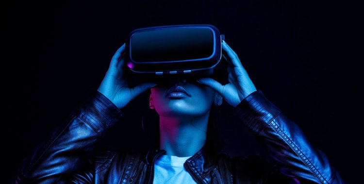 Побочные эффекты технологий виртуальной реальности: что нужно знать? В ближайшем будущем компьютерные мониторы можно будет заменить на портативные устройства виртуальной реальности. Но хорошая ли это идея? Фото.