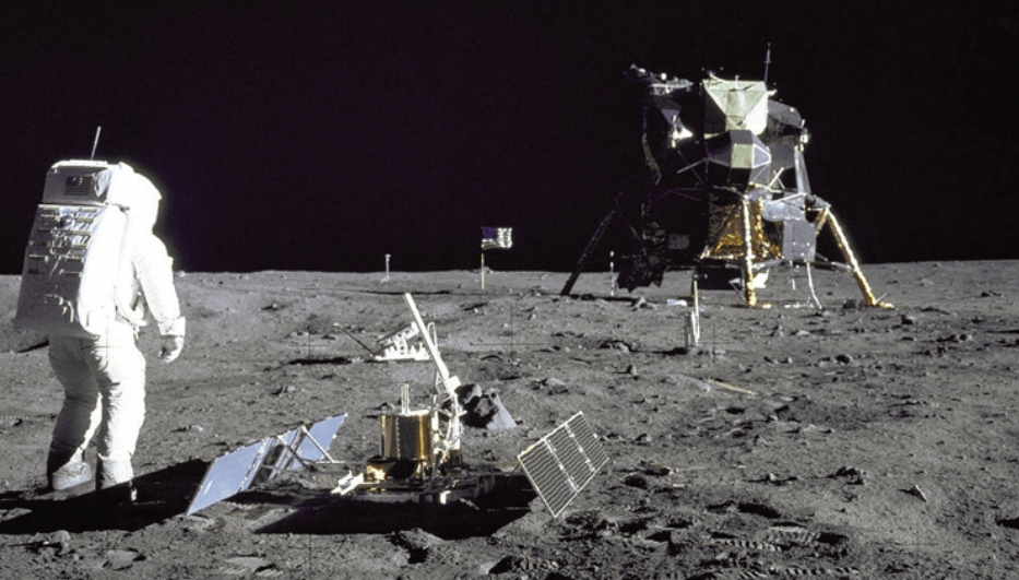 Что известно о сейсмической активности Луны. Последний раз сейсмическая активность изучалась на Луне во время миссий «Аполлон». Фото.