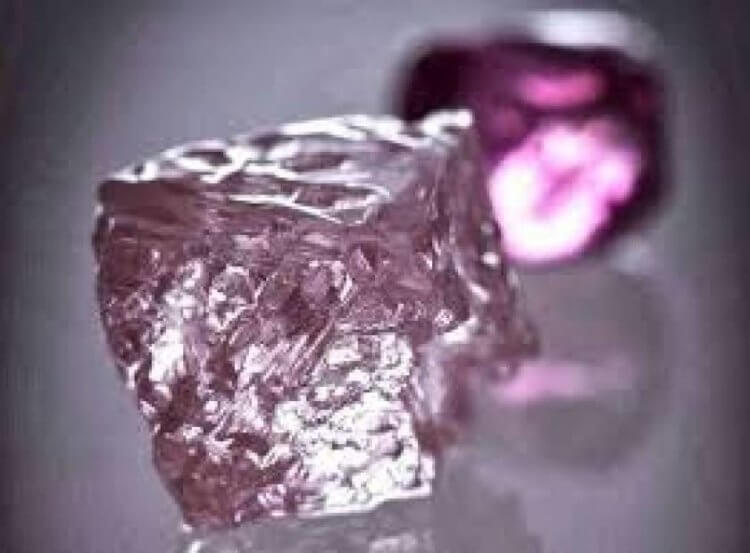 Секрет розовых бриллиантов наконец раскрыт. Розовые алмазы самые редкие на Земле и загадочные. Фото.