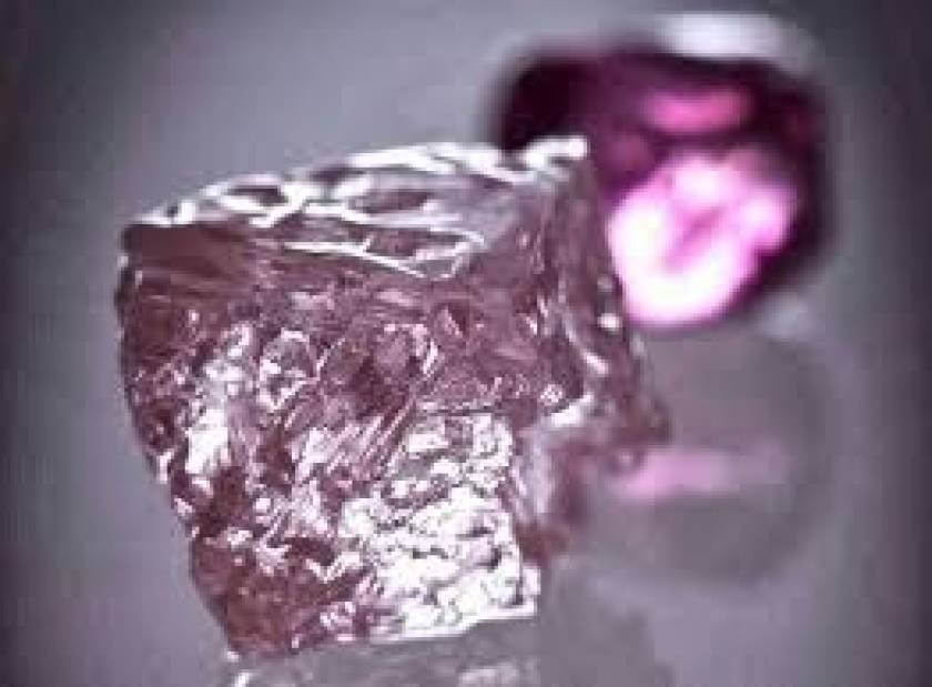 Секрет розовых бриллиантов наконец раскрыт. Розовые алмазы самые редкие на Земле и загадочные. Фото.