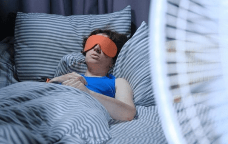 Как влияет изменение температуры на сон. Если отсутствует кондиционер, некоторые меры помогут улучшить качество сна. Фото.