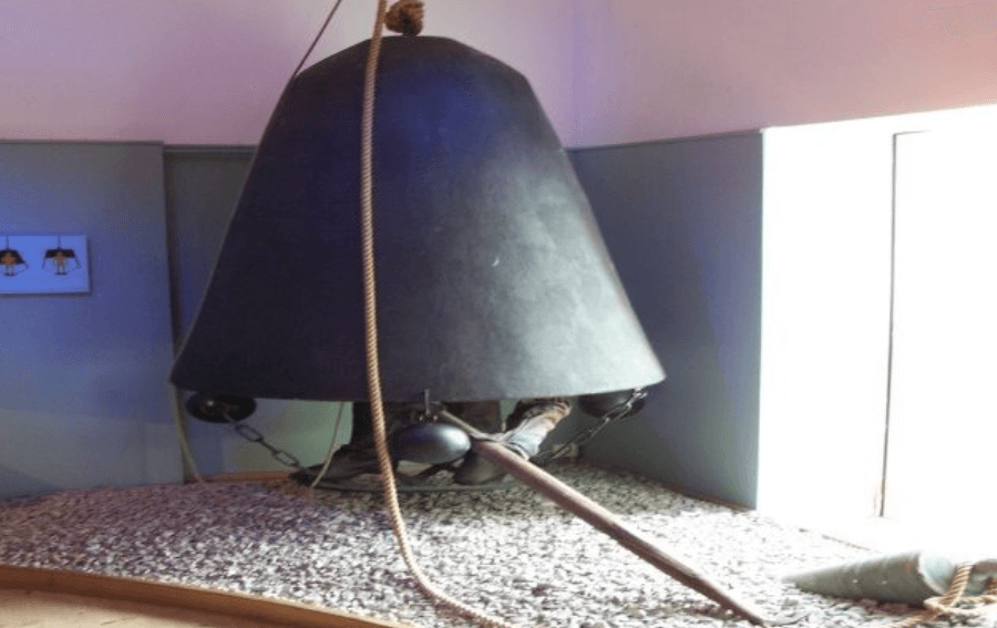 Водолазный колокол содержащий 6 моль. Водолазный колокол 1939. Водолазный колокол 1940. Первые подводные колокола. Водолазный колокол 1717 год.