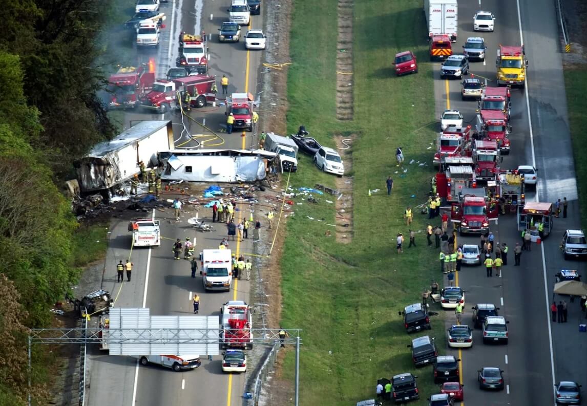 Автомобильная авария в Теннесси в 2002 году. Последствия ужасной аварии в Теннесси, 2002 год. Фото.