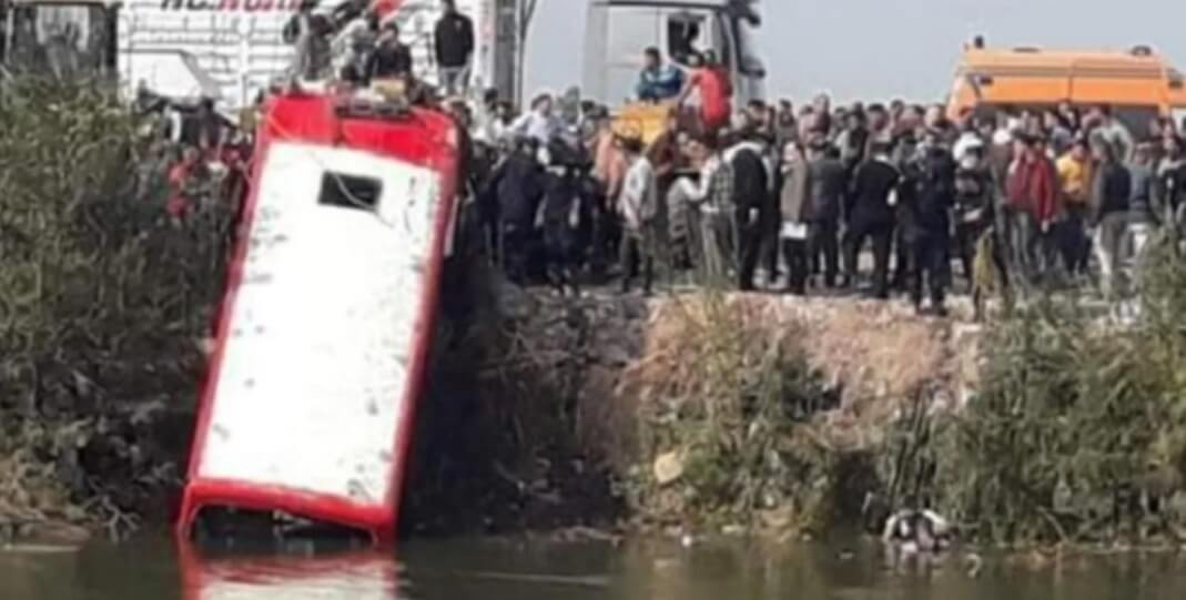 Самая крупная автомобильная авария в Египте. Последствия падения автобуса в оросительный канал в Египте. Фото.