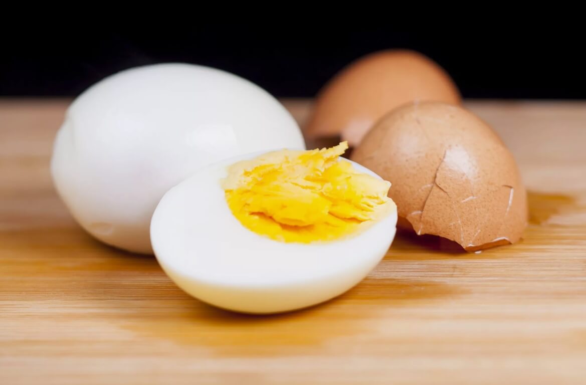 Как лучше готовить яйца. Лучше всего яйца варить вкрутую. Фото.