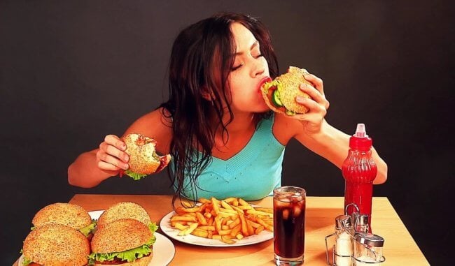 Почему некоторые люди едят больше шести раз в день — самые распространенные причины голода. Фото.