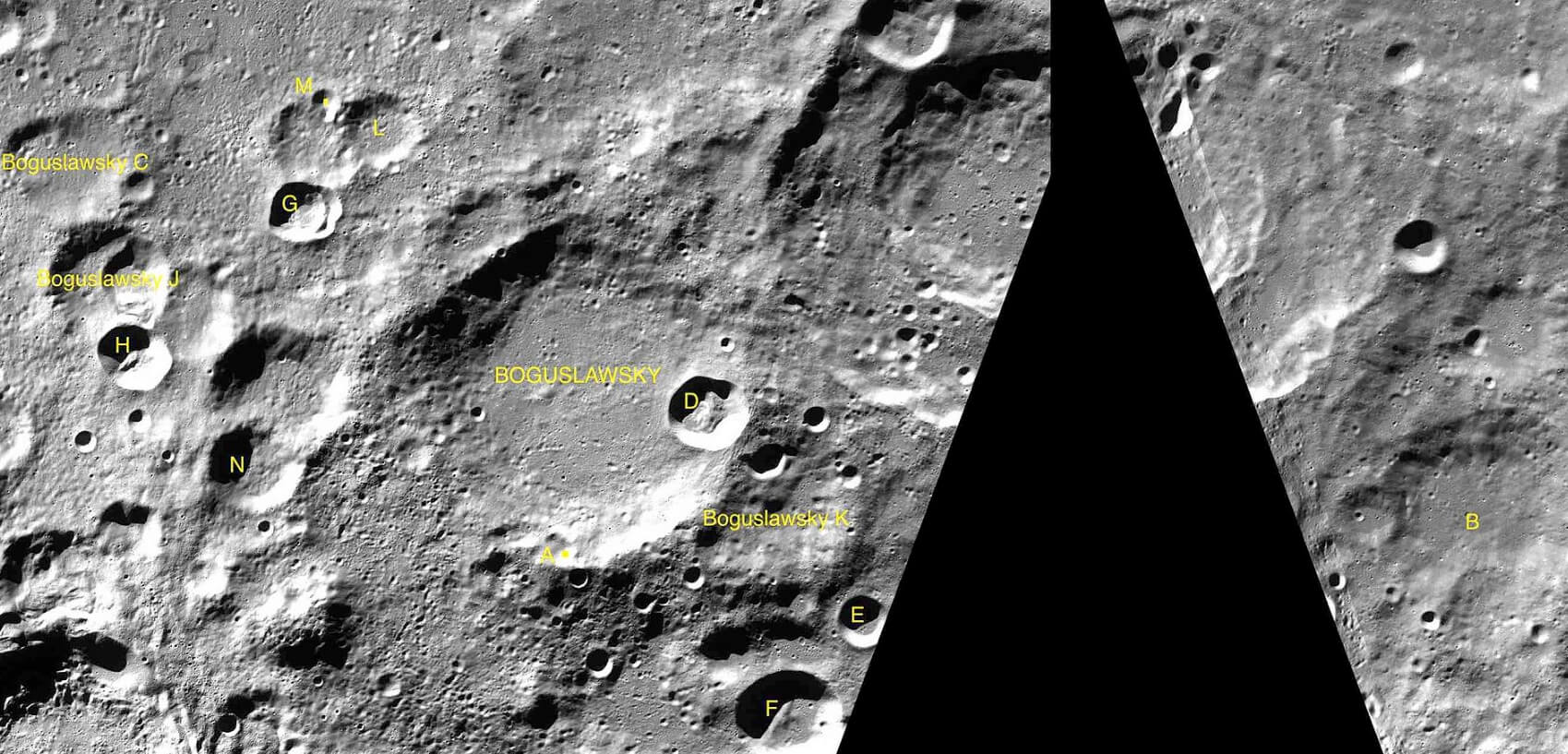 Поиск места падения «Луна-25». Расположение лунного кратера Богуславский. Фото.