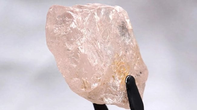 Самый дорогой алмаз в мире — почему он розового цвета и стоит миллионы долларов. Фото.