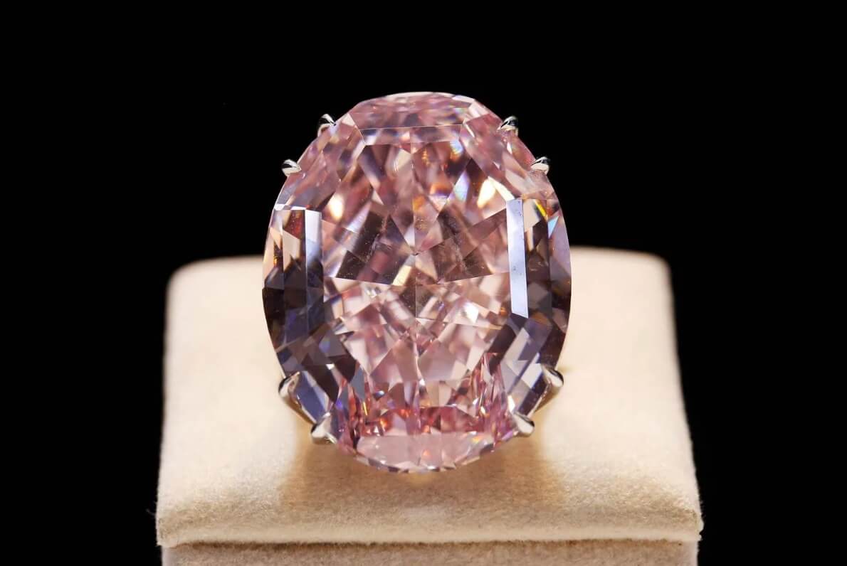 Самый дорогой алмаз в истории. Бриллиант «Розовая звезда». Фото.