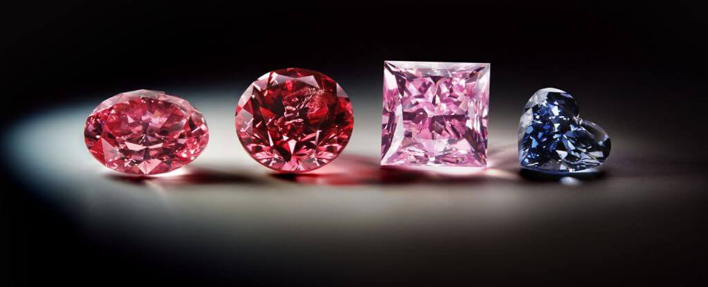 Розовые алмазы — редкие и загадочные драгоценные камни. Розовые алмазы, в отличие от голубых, являются химически чистыми. Фото.