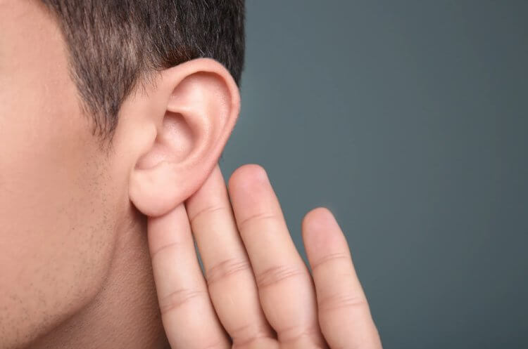 5 признаков того, что у человека ухудшается слух. Существует как минимум пять признаков того, что со слухом человека творится что-то неладное. Фото.