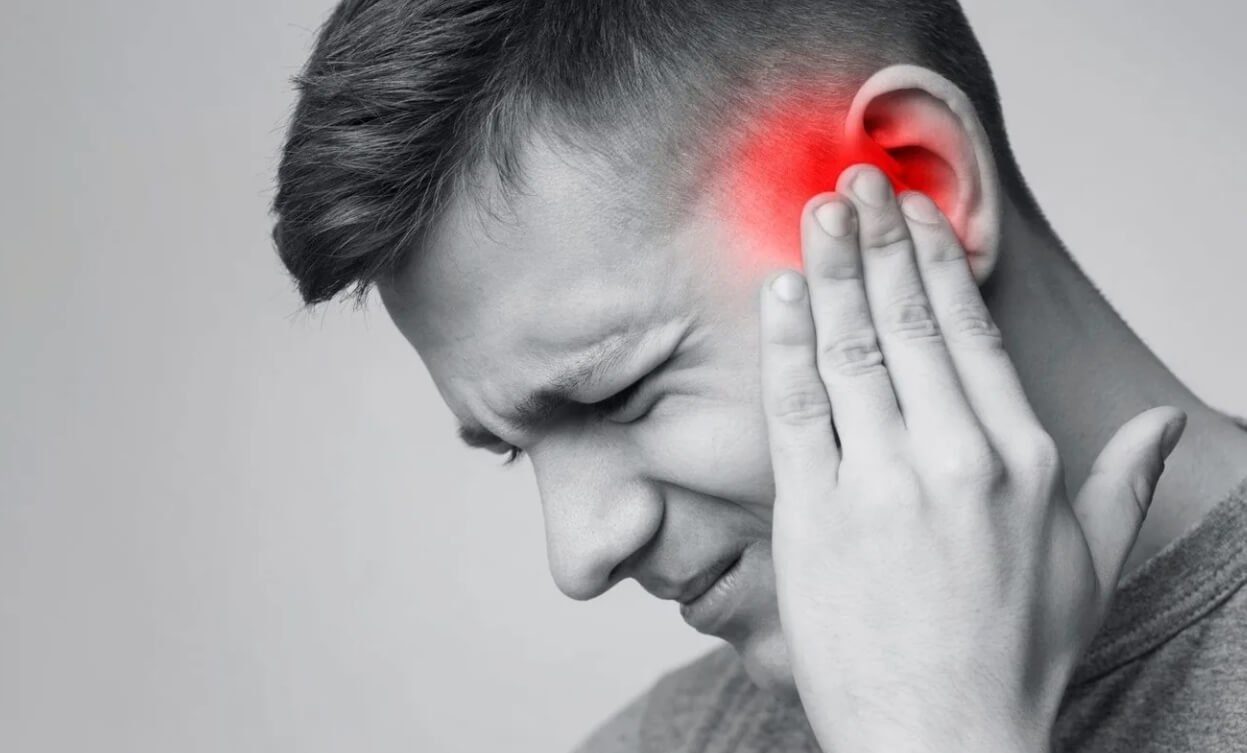 Шум в ушах при нарушении слуха. Шум в ушах является признаком заболеваний уха, а они могут привести к глухоте. Фото.
