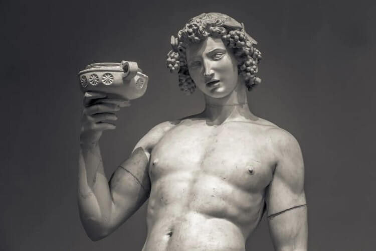 Какими были статуи времен Древнего Рима. Многие древнеримские статуи состояли как минимум из двух раздельных частей. Фото.