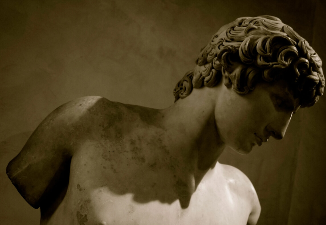 Древнеримские статуи без головы. Статуя Антиноя Дельфийского. Фото.