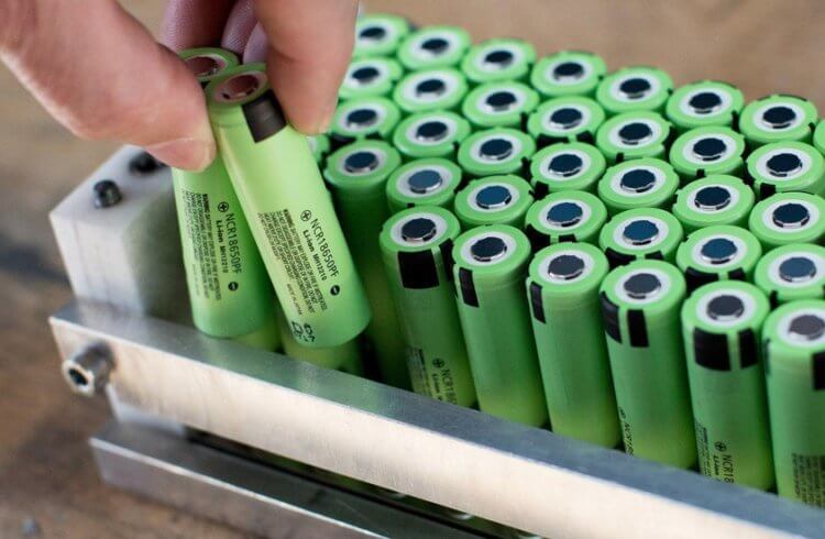 В чем опасность батареек и аккумуляторов. Больше всего токсичных веществ содержится в аккумуляторах. Фото.