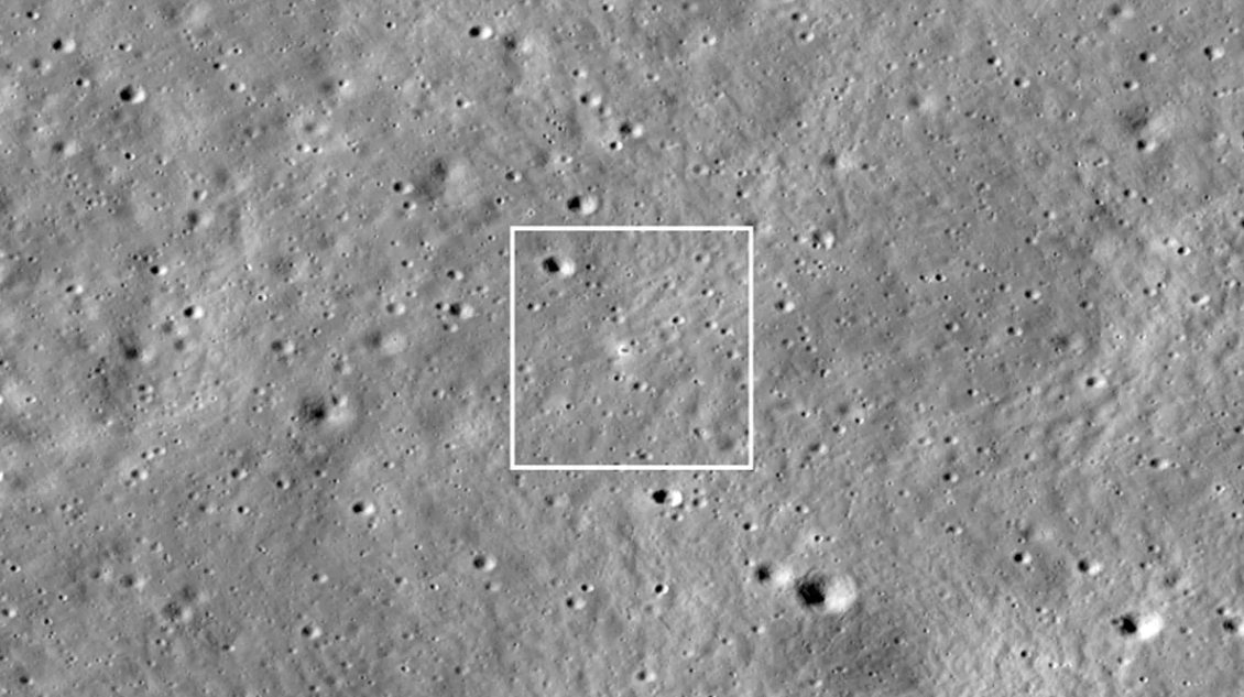 Где на самом деле находится “Чандраян-3”. Разведывательный орбитальный аппарат НАСА обнаружил место посадки индийского посадочного модуля. Фото.
