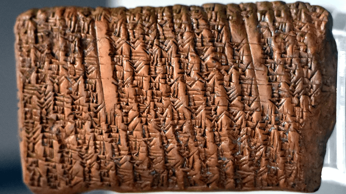 Пифагор не открывал свою великую теорему, она была известна за 1000 лет до его рождения. Глиняные вавилонские таблички содержат доказательства того, что Пифагор не был автором теоремы. Фото.