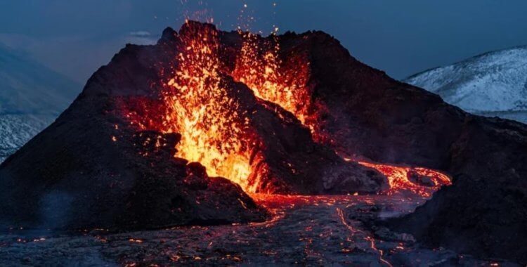 Самое мощное извержение вулкана за последние 5000 лет. В настоящее время активность вулкана Таупо снова возросла. Фото.