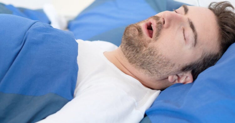 Апноэ повышает риск смерти во сне. Синдром обструктивного апноэ — одна из причин ночной смерти. Фото.