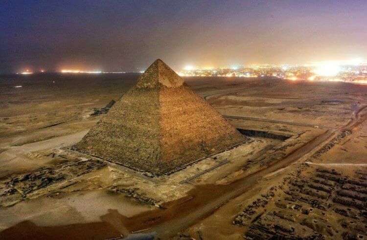Кто расхищал гробницы фараонов. Пирамида Хеопса была разграблена задолго до появления автомобилей и самолетов. Фото.