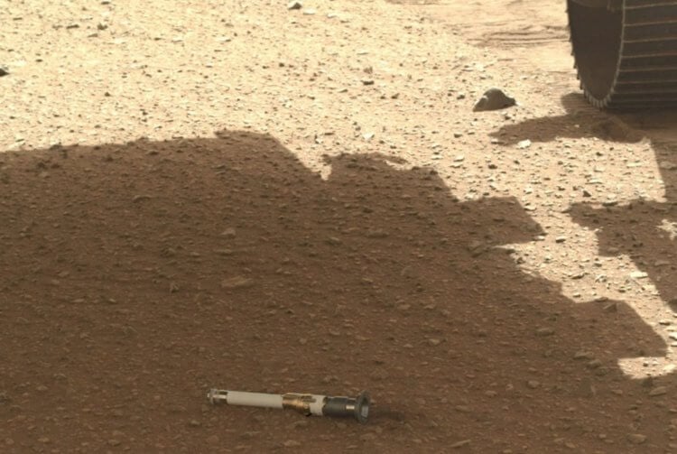 Сколько стоит марсианский грунт. Пробирка с марсианским грунтом. Фото.