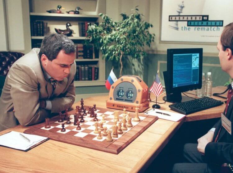 Прогнозы о будущем человечества. В 1997 году компьютер Deep Blue победил чемпиона мира по шахматам Гарри Каспарова. Фото.