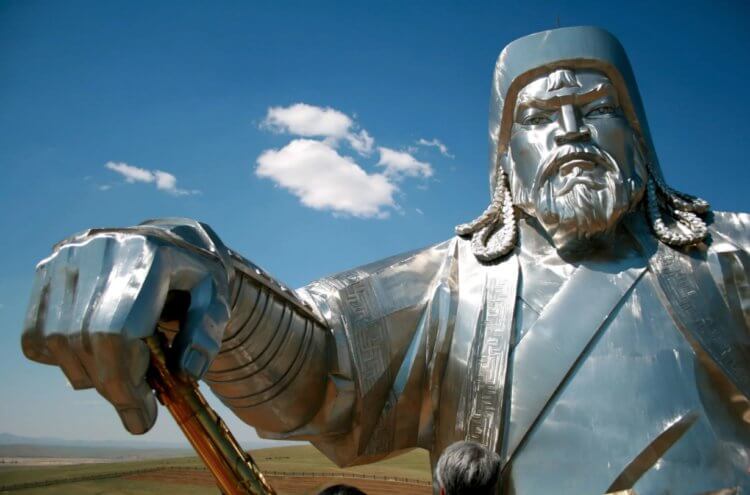 Как умер Чингисхан. Чингисхана всегда изображают как сильного и жестокого мужчину. Фото.