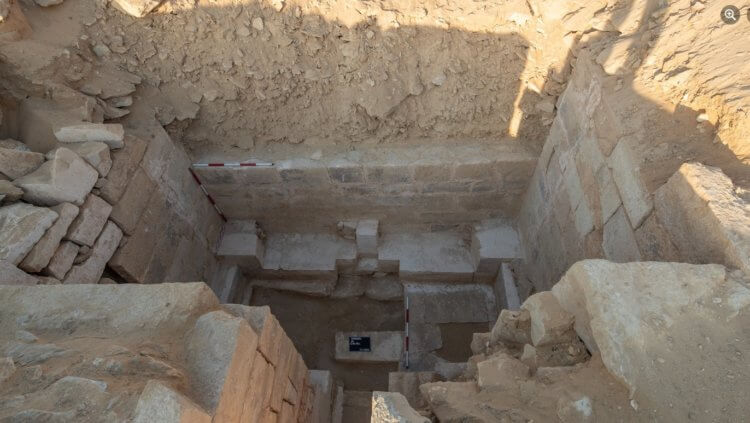Что находится внутри гробниц Египта. Во время раскопок ученые также обнаружили часовню. Фото.