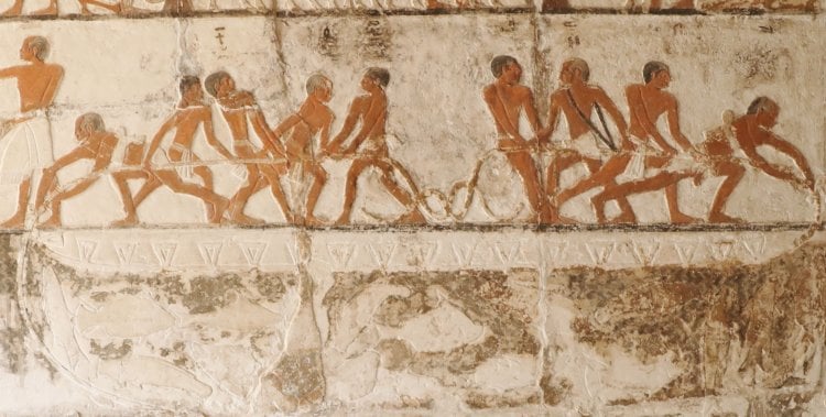 Изучение египетских гробниц. Дальнейшее изучение гробницы может раскрыть подробности о Древнем царстве Египта. Фото.