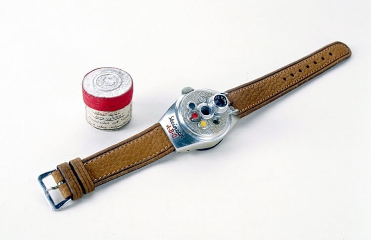 Часы со встроенной камерой Steineck. Шпионские часы Steineck 1948 года. Фото.