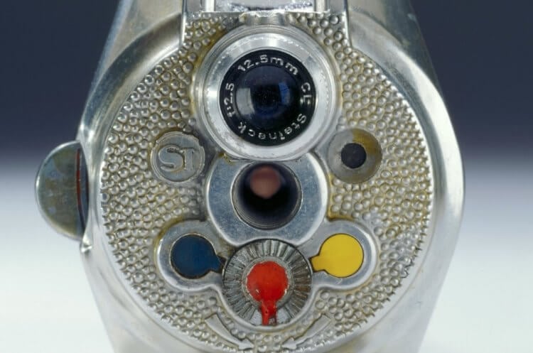 Часы со встроенной камерой Steineck. Циферблата у часов Steineck не было. Фото.