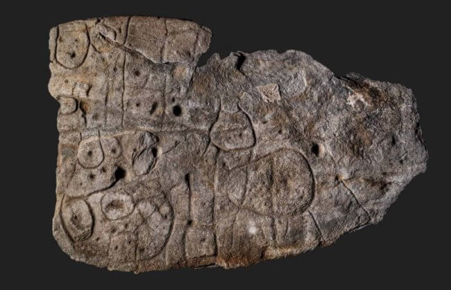 Древний камень с рисунком оказался «картой сокровищ» — ученые уже ведут поиски. Фото.