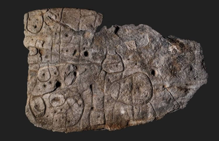 Древний камень с рисунком оказался «картой сокровищ» — ученые уже ведут поиски. Каменная плита возрастом 4000 лет может помочь ученым найти много древних объектов. Фото.