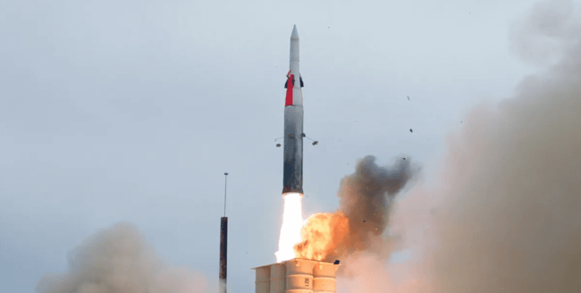 Первый космический бой в истории: как израильская система ПРО перехватила ракету за атмосферой. Фото.