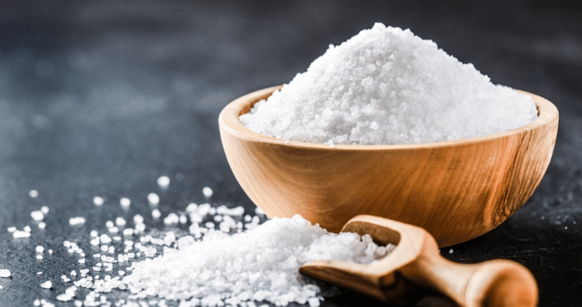 Стоит ли отказываться от солонки. Даже небольшое снижение потребления соли уменьшает риск развития диабета. Фото.