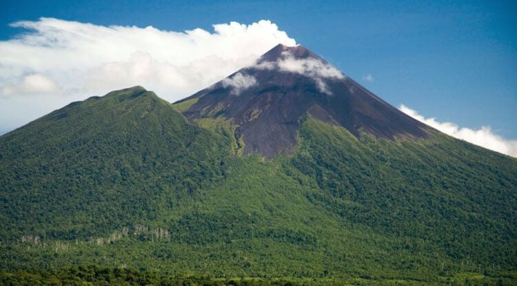Самые необычные вулканы Земли. Вулкан Улавун в Папуа — Новая Гвинея. Фото.