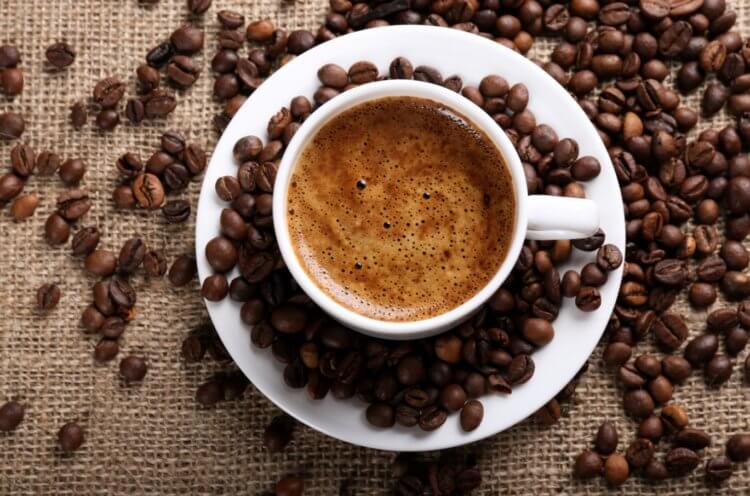 Сколько кофеина в декафе. Внешне декаф невозможно отличить от обычного кофе с кофеином. Фото.