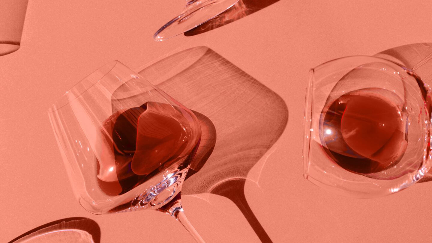 Ученые узнали почему от красного вина болит голова