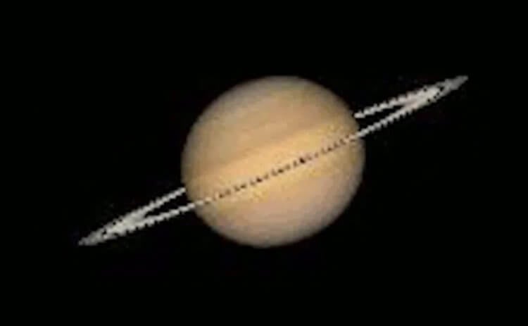 Смена времен года на Земле и Сатурне. На этом изображении показано, под каким углом будут видны кольца Сатурна в 2025 году. Фото.