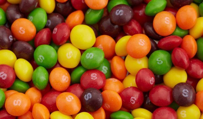 Конфеты «Skittles» могут снять с продажи — возможно, они вызывают рак и бесплодие. Фото.