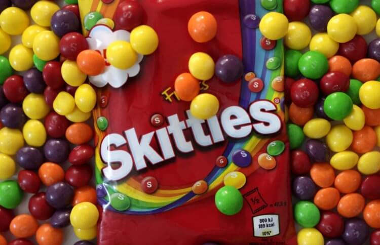 Запрет на продажу «Скитлс». В некоторых штатах США всерьез хотят запретить конфеты «Skittles». Фото.