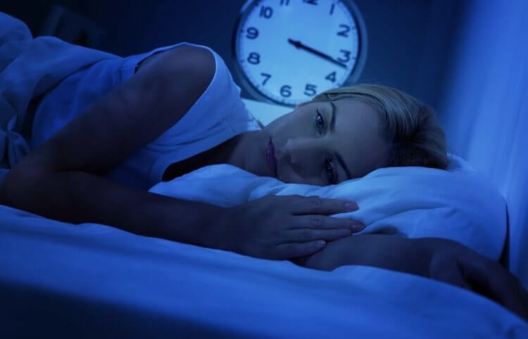 Связь бессонницы и депрессии. Несмотря на такие интересные результаты исследований, пренебрегать сном строго запрещено! Фото.