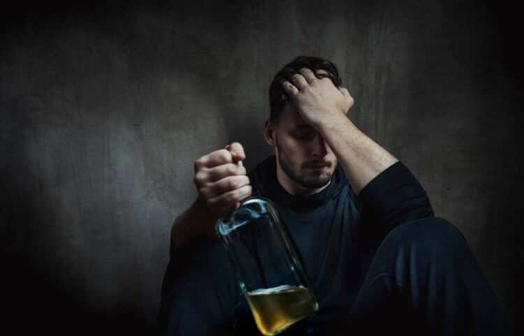 Как алкоголь влияет на мозг человека. Алкоголизм всегда сопровождается постоянной тревожностью. Фото.