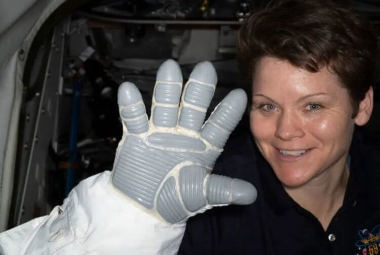 Космические скафандры будущего. Перчатки астронавтов NASA. Фото.