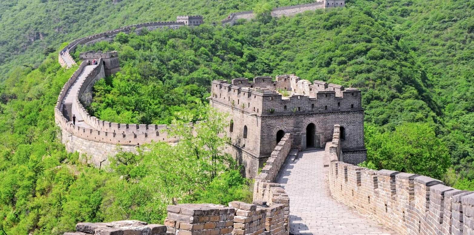 Разрушение Великой Китайской стены. Пик строительства Великой Китайской стены пришелся на времена правления династии Мин. Фото.