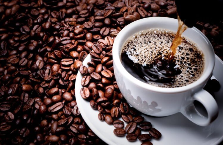 Ученые нашли простой способ улучшить вкус кофе при помощи воды. Свежемолотый кофе очень вкусный, но его можно сделать еще лучше. Фото.