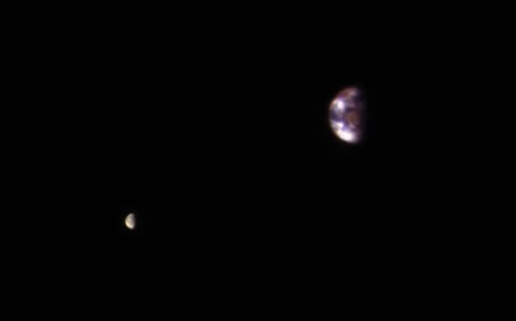 Как выглядят Земля и Луна с Марса. Земля и Луна с Марса. Источник: NASA. Фото.