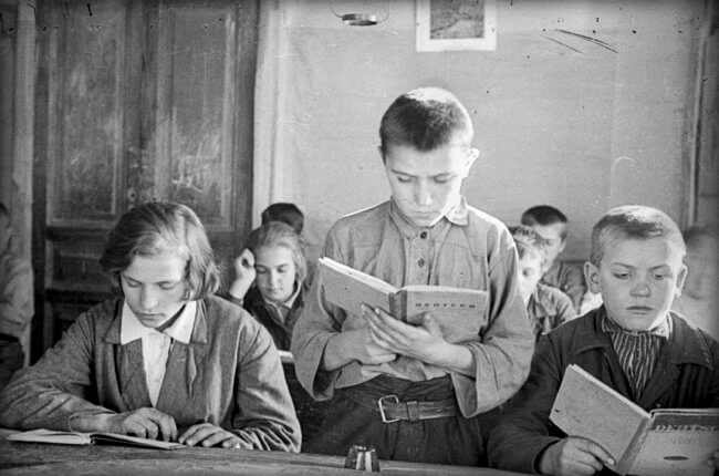 Почему во времена СССР дети учили немецкий язык, а не английский? Фото.