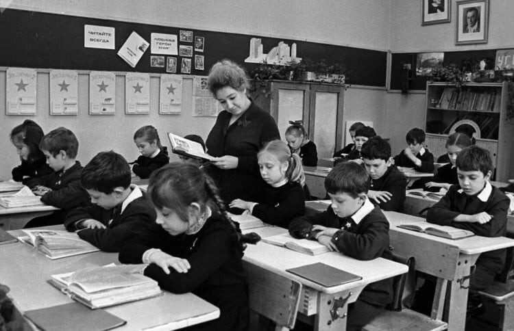 Почему в СССР учили немецкий язык. Немецкий язык был очень важным предметом в каждой советской школе. Фото.